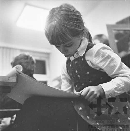 THM-BJ-01096 - Juhos László rajzszakköre Szekszárdon az 1970-es években