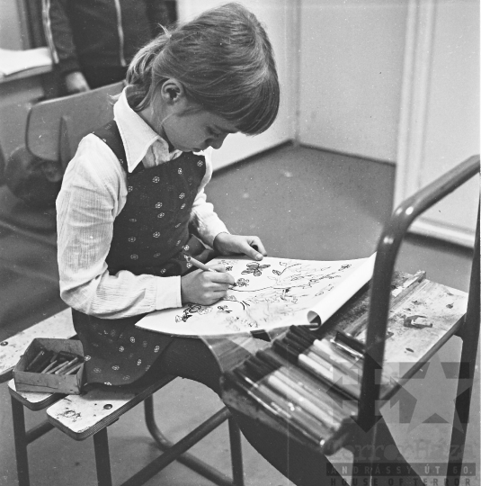 THM-BJ-01097 - Juhos László rajzszakköre Szekszárdon az 1970-es években