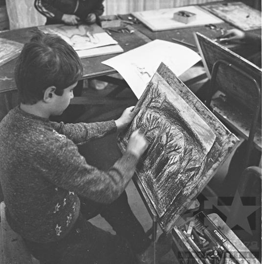 THM-BJ-01098 - Juhos László rajzszakköre Szekszárdon az 1970-es években