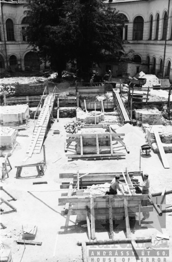 THM-BJ-01144 - Feltárás és felújítás a szekszárdi régi megyeháza udvarán az 1970-es években