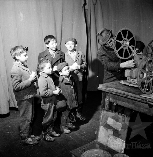 THM-BJ-01158 - Filmvetítés Borjádon az 1960-as években