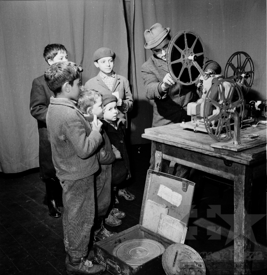 THM-BJ-01159 - Filmvetítés Borjádon az 1960-as években