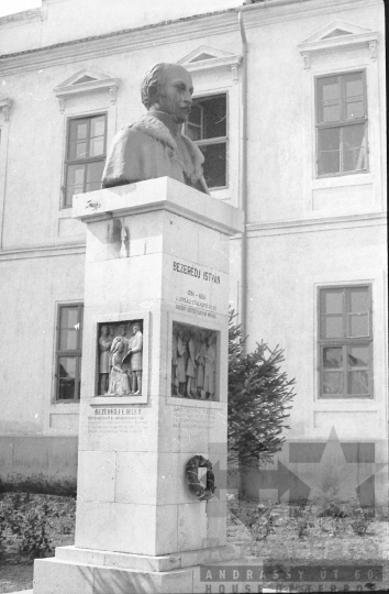 THM-BJ-01262 - Szobor Szekszárdon az 1970-es években