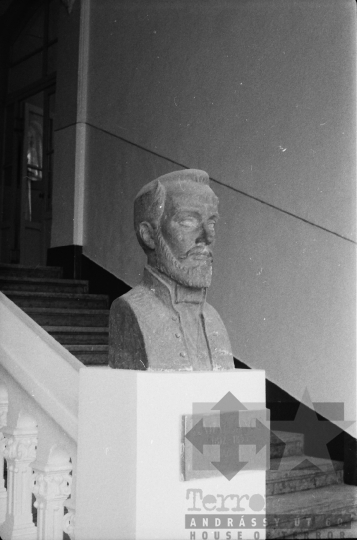 THM-BJ-01265 - Szobor Szekszárdon az 1970-es években