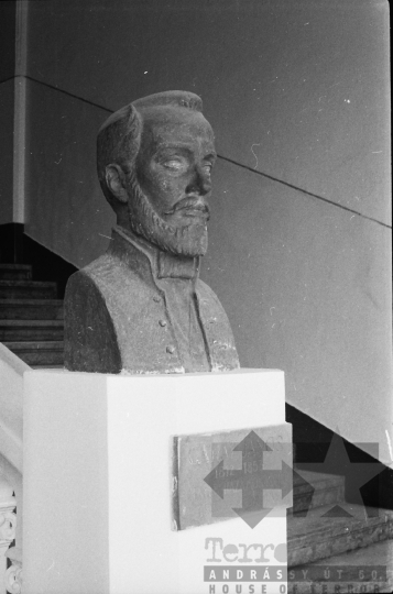 THM-BJ-01270 - Szobor Szekszárdon az 1970-es években