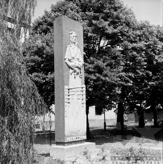 THM-BJ-01275 - Holokauszt-emlékmű Szekszárdon az 1970-es években