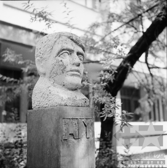 THM-BJ-01279 - Szobor Szekszárdon az 1970-es években