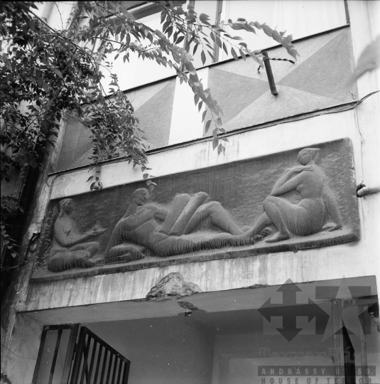 THM-BJ-01289a - Szobor Szekszárdon az 1970-es években