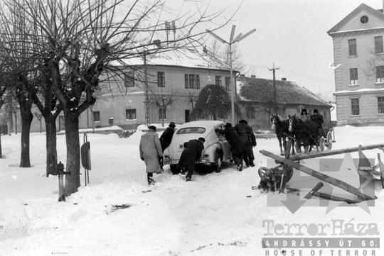 THM-BJ-01348 - Téli életkép Szekszárdon az 1960-as években