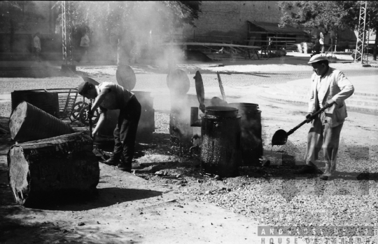 THM-BJ-01350 - Aszfaltozás Szekszárdon az 1960-as években 