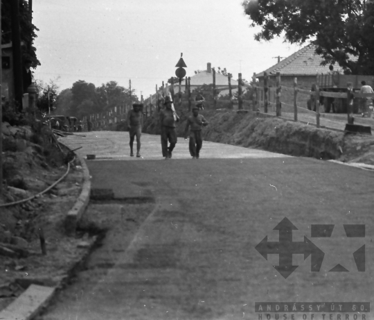 THM-BJ-01438 - Útépítés Szekszárdon az 1960-as években 