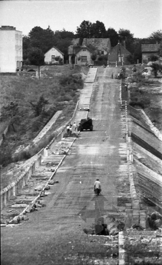 THM-BJ-01472a - Útépítés Dombóvár és Újdombóvár között az 1960-as években 