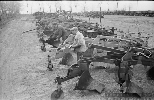 THM-BJ-01520 - Javított ekék a bölcskei gépállomáson az 1960-as években