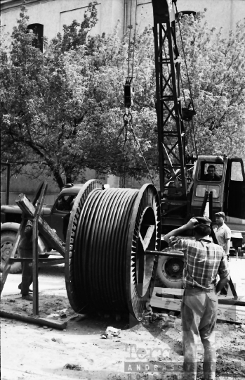 THM-BJ-01525 - Elektromos kábel fektetése Szekszárdon az 1960-as években 