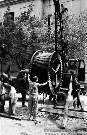 THM-BJ-01526 - Elektromos kábel fektetése Szekszárdon az 1960-as években 