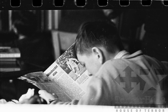 THM-BJ-01567 - Könyvtárlátogatás Szekszárdon az 1960-as években