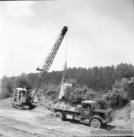THM-BJ-01578 - Gátépítés a pörbölyi Duna parton az 1960-as években 