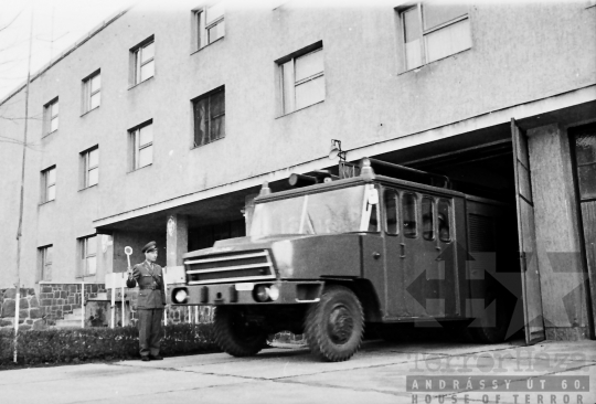 THM-BJ-01636 - Új tűzoltóautó próbája Leperdpusztán az 1960-as években 