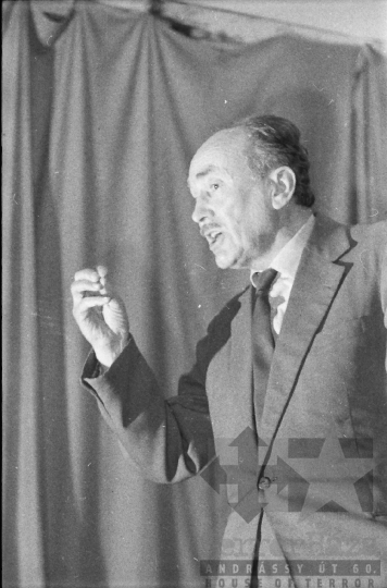 THM-BJ-01675 - Hazafias Népfront által szervezett kulturális előadás Majoson az 1960-as években