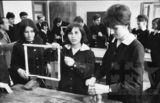 THM-BJ-01686 - Politechnikai oktatás egy tolnai iskolában az 1960-as években
