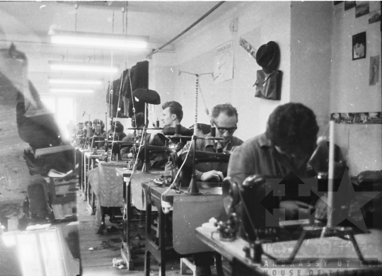 THM-BJ-01700 - Simontornyai Bőrgyár szőrmeüzeme az 1960-as években 