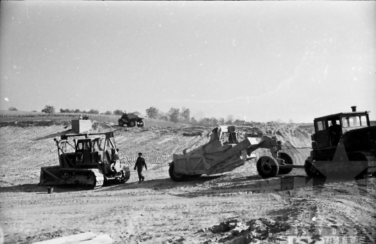 THM-BJ-01773 - Víztározó építése Pincehelyen az 1960-as években 