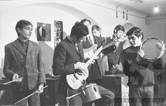 THM-BJ-01809 - Szinkron zenekar megalakulása Szekszárdon az 1960-as években
