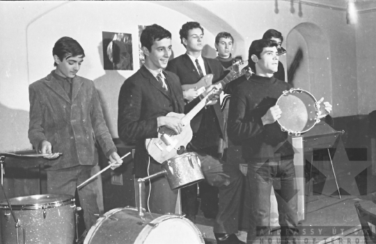 THM-BJ-01811 - Szinkron zenekar megalakulása Szekszárdon az 1960-as években