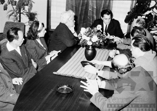 THM-BJ-01843 - Vass Istvánné látogatása a Szekszárdi Mezőgazdasági Gépjavító Vállalatnál az 1960-as években 