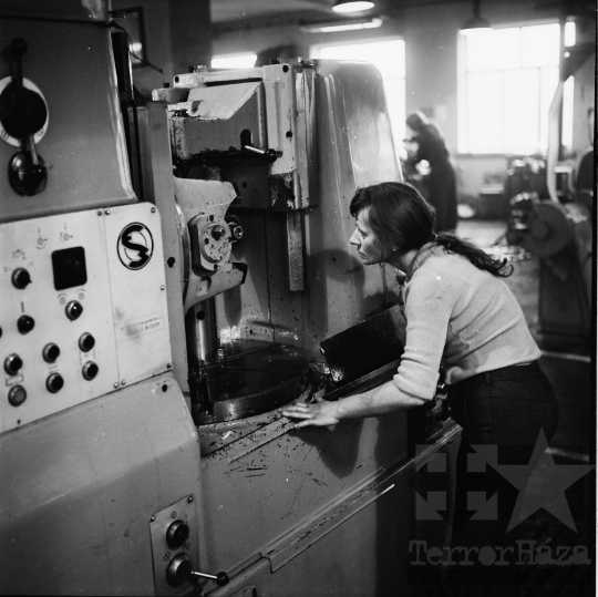 THM-BJ-01910 - Gyönki termelőszövetkezet gépállomása az 1970-es években 