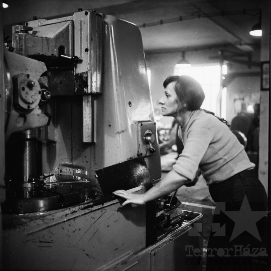 THM-BJ-01910a - Gyönki termelőszövetkezet gépállomása az 1970-es években 