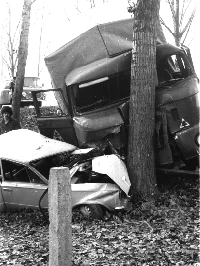 THM-BJ-01952 - Közlekedési baleset a szekszárdi országúton az 1970-es években