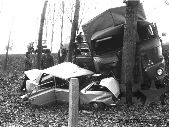 THM-BJ-01953 - Közlekedési baleset a szekszárdi országúton az 1970-es években