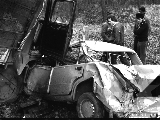 THM-BJ-01954 - Közlekedési baleset a szekszárdi országúton az 1970-es években