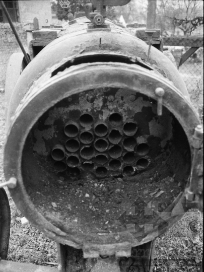 THM-BJ-01974 - Gőzkazán a dombóvári városi kertészet udvarán az 1970-es években 