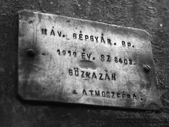 THM-BJ-01976 - Gőzkazán a dombóvári városi kertészet udvarán az 1970-es években 