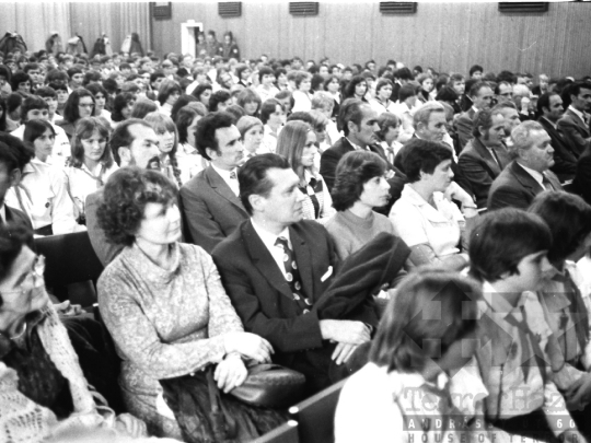 THM-BJ-02002a - Iskolai kollégiumavató Lengyelben az 1970-es években