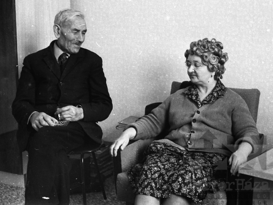 THM-BJ-02031 - Sárpilis szociális otthon idős házaspárja az 1970-es években