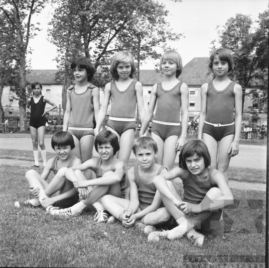 THM-BJ-02036 - Sportiskolások Szekszárdon az 1970-es években