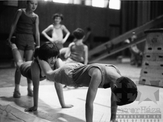 THM-BJ-02080 - Szekszárdi Zrínyi utcai általános iskola az 1970-es években