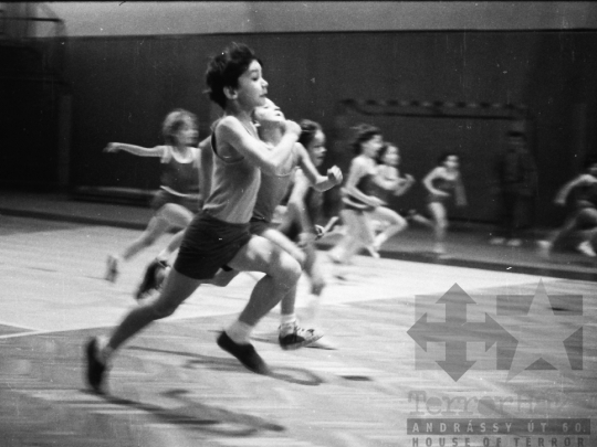 THM-BJ-02090 - Szekszárdi Zrínyi utcai általános iskola az 1970-es években