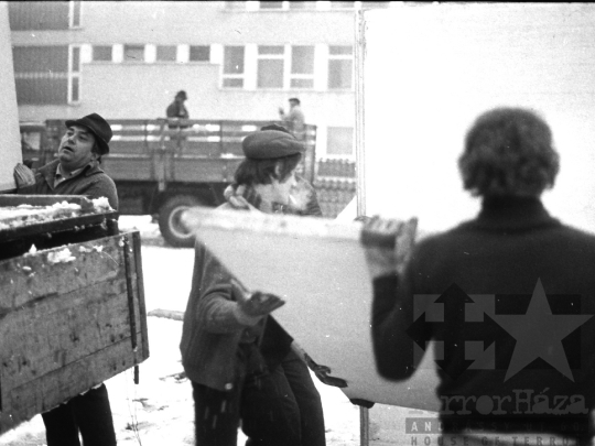 THM-BJ-02094 - Volán-brigád társadalmi munkája egy iskola építkezésén Szekszárdon az 1970-es években 