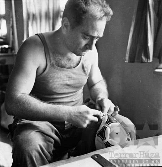 THM-BJ-02106 - Simontornyai Bőrgyár az 1970-es években  