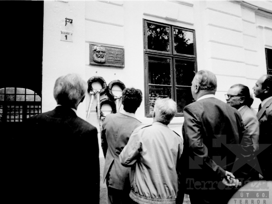 THM-BJ-02139 - Tormay Béla-emléktábla avatása Szekszárdon az 1980-as években