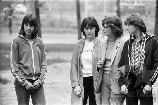 THM-BJ-02173 - Tolnai lányok Szekszárdon az 1980-as években