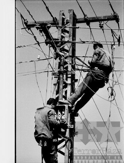 THM-BJ-02178 - Villanyszerelők Szekszárdon az 1980-as években 