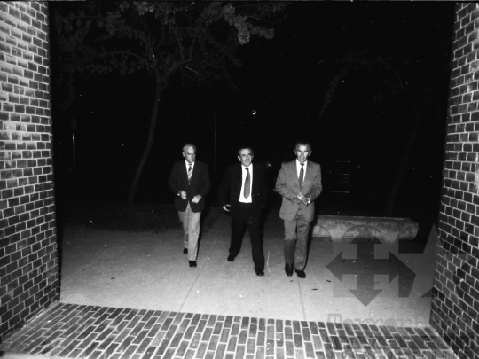THM-BJ-02183 - Aczél György látogatása Szekszárdon az 1980-as éveken