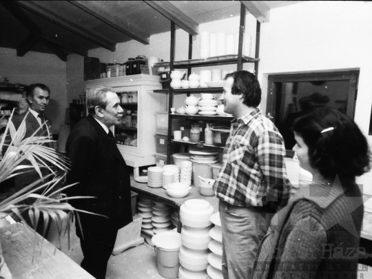 THM-BJ-02189 - Aczél György látogatása Szekszárdon az 1980-as éveken