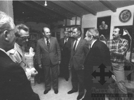 THM-BJ-02194 - Aczél György látogatása Szekszárdon az 1980-as éveken