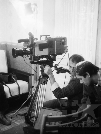 THM-BJ-02237 - Sára Sándor "Sír az út előttem" című dokumentumfilm-sorozat forgatása Izményben az 1980-as években